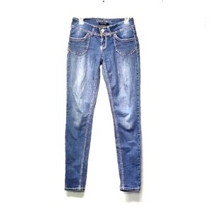 Almost Famous women's jeans pants low rise skinny legs distressed Size:5 junior